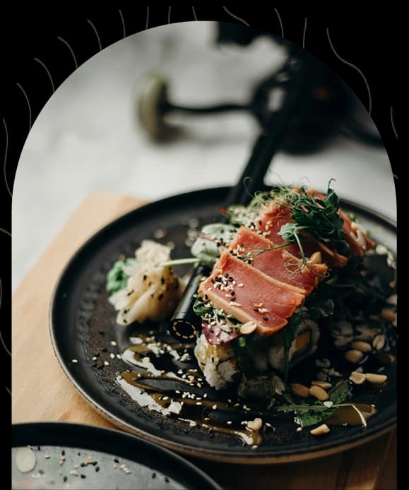 Gourmet-Gericht mit gebratenem Thunfisch